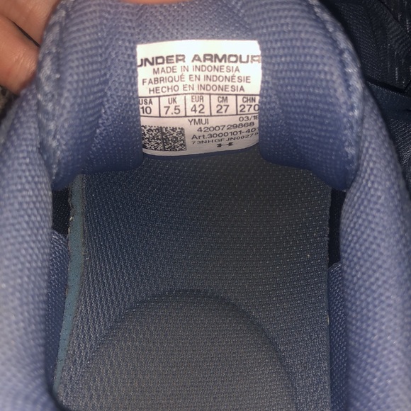 Under Armour shoes - Picture 6 of 6
